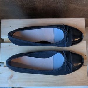 MUNRO Black Ballet Suede Cap Toe Flats 7.5